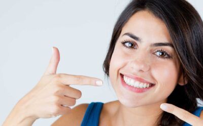 What’s the Difference Between Bonding and Veneers?